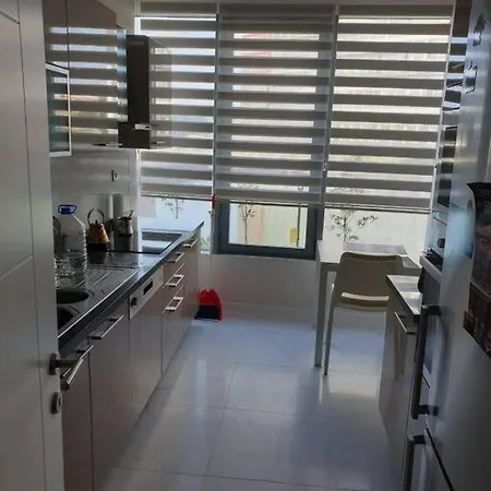 Amazing In A Vibrant Area With Stunning Lake View In Istanbul! איסטמבול