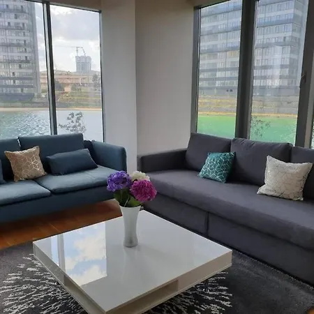 Amazing In A Vibrant Area With Stunning Lake View In Istanbul! דירה *